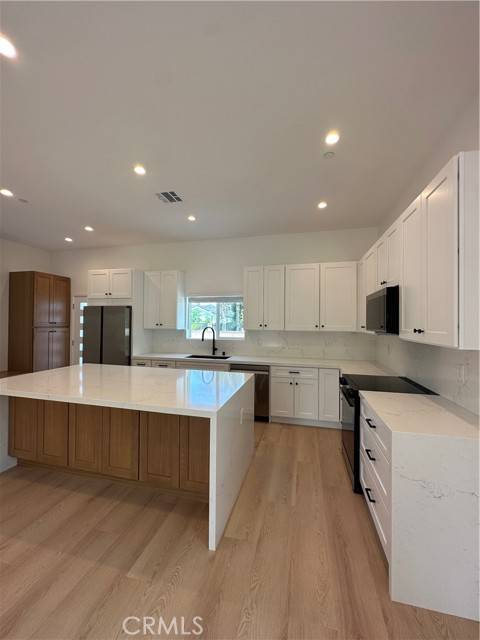 Granada Hills, CA 91344,15816 Kingsbury St