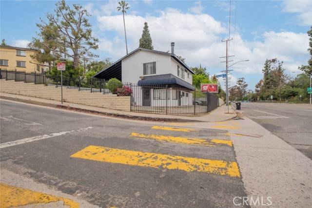 Los Angeles, CA 90039,2254 Riverside DR