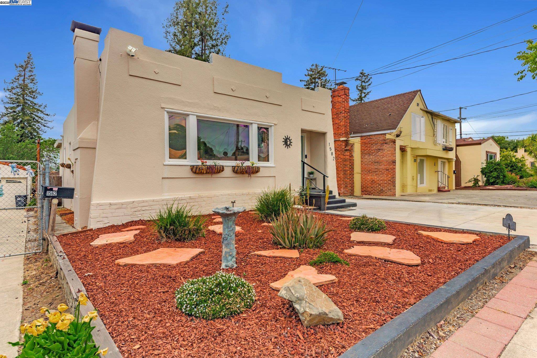 Hayward, CA 94541,1582 D ST