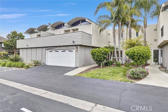 Costa Mesa, CA 92627,334 Tours LN