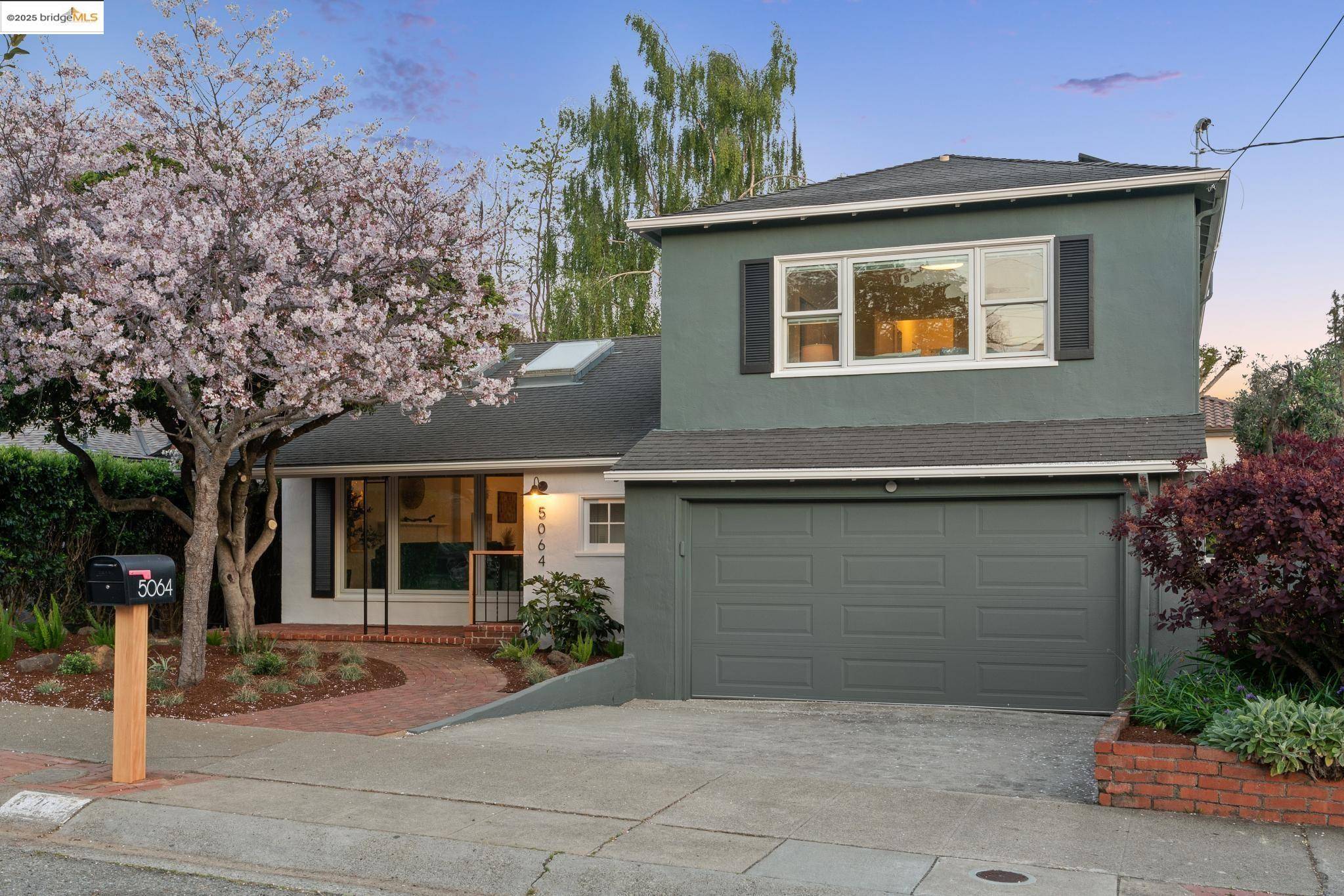 Oakland, CA 94602,5064 Kearney Ave