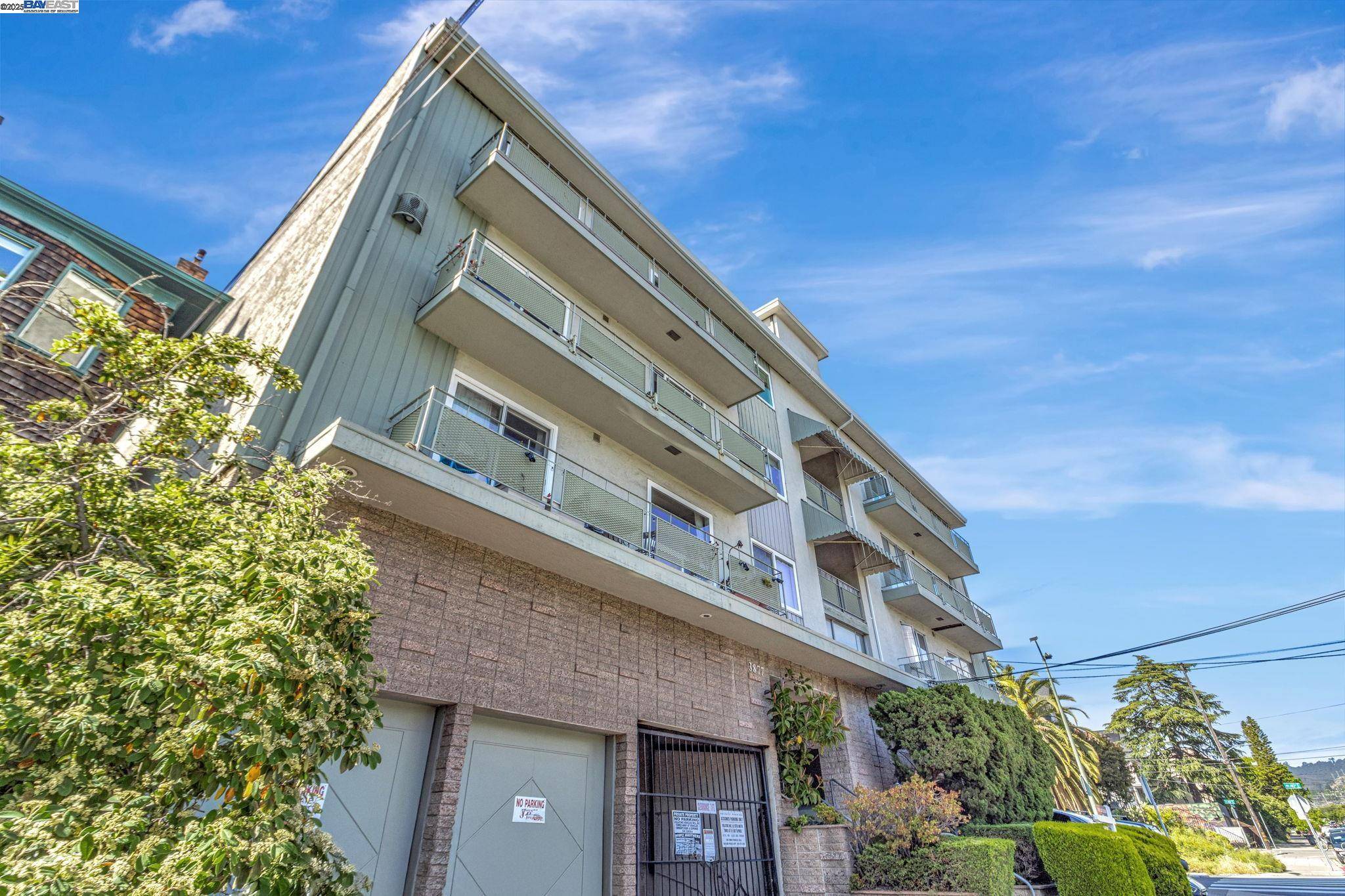 Oakland, CA 94611,3877 Howe St 106