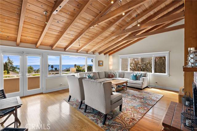 Laguna Beach, CA 92651,522 High DR