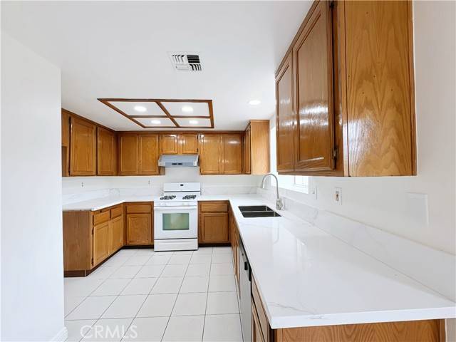 Montebello, CA 90640,877 S Greenwood AVE
