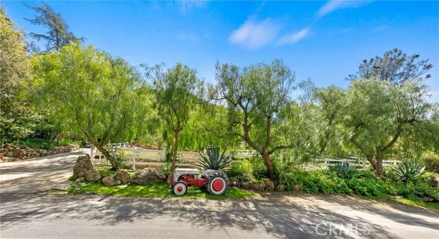 Agoura Hills, CA 91301,29012 Crags DR