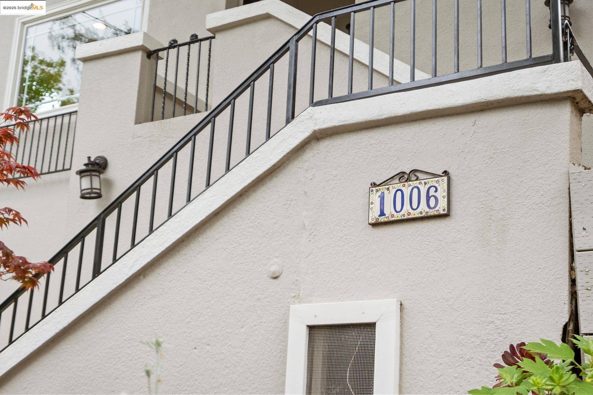 Oakland, CA 94602,1006 Glendora Ave