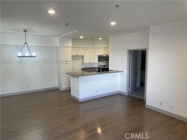 Van Nuys, CA 91411,14914 Hamlin ST 105
