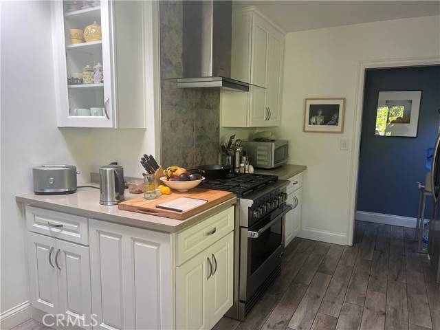 Woodland Hills, CA 91364,5280 Campo RD