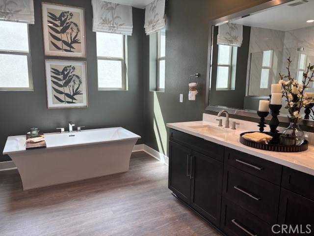 Valencia, CA 91381,27422 Creekwood LN