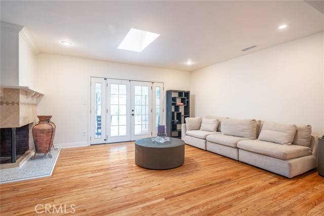 Sunland, CA 91040,10327 Langmuir AVE