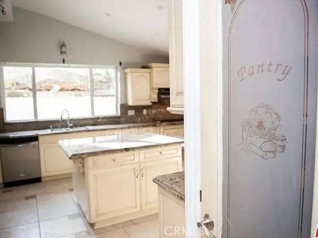Woodland Hills, CA 91367,20610 Tiara ST