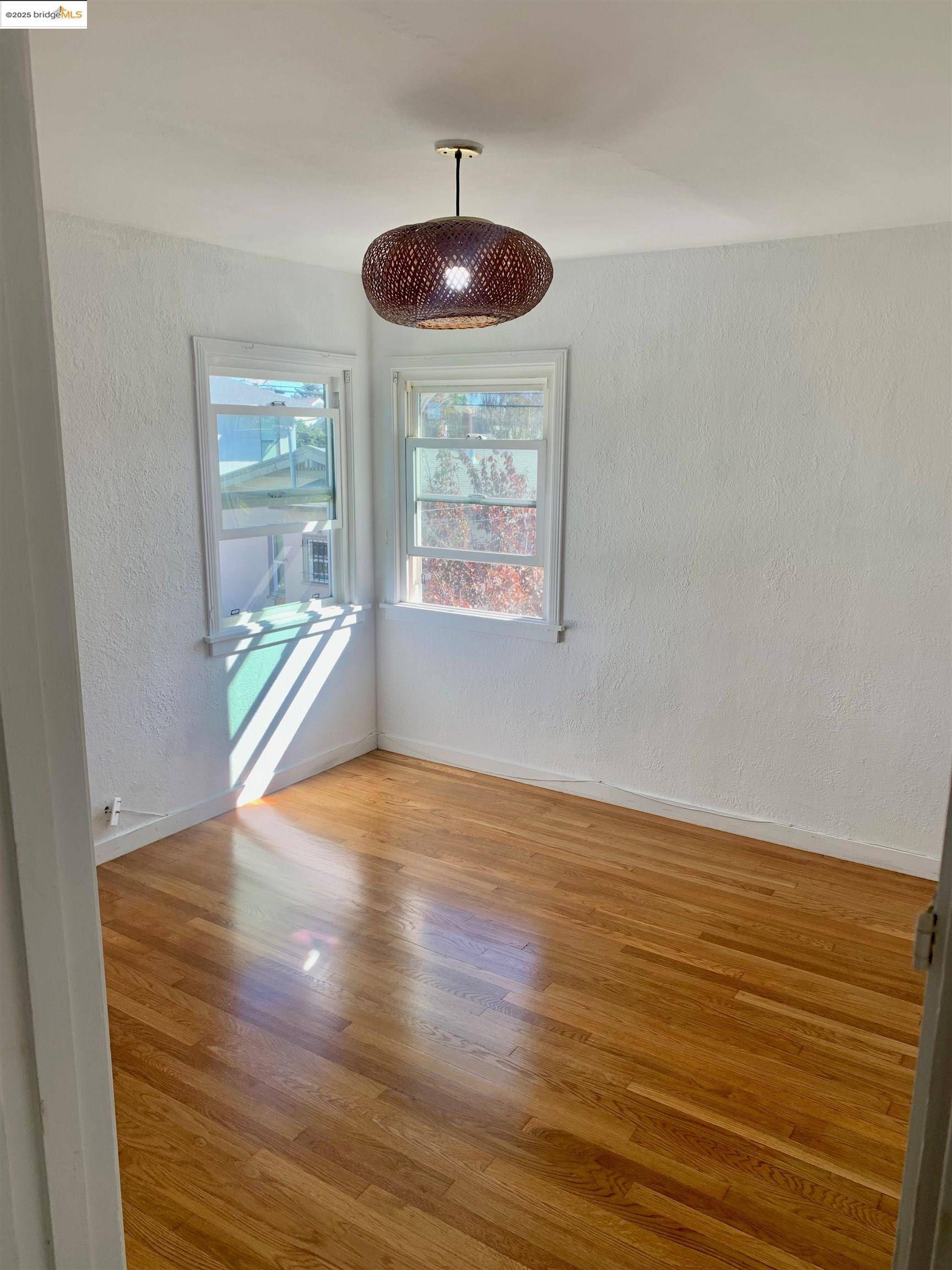 Oakland, CA 94608,1028 61St St