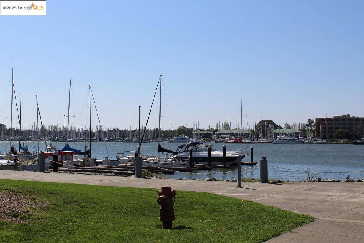 Oakland, CA 94607,11 Embarcadero