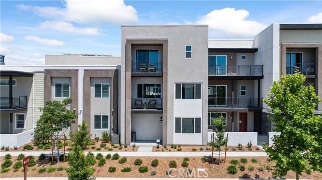 Irvine, CA 92618,1073 Cadence