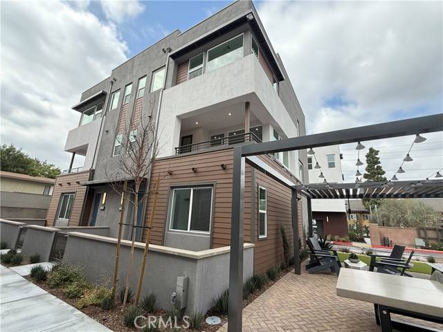 Santa Ana, CA 92705,693 S Lyon ST