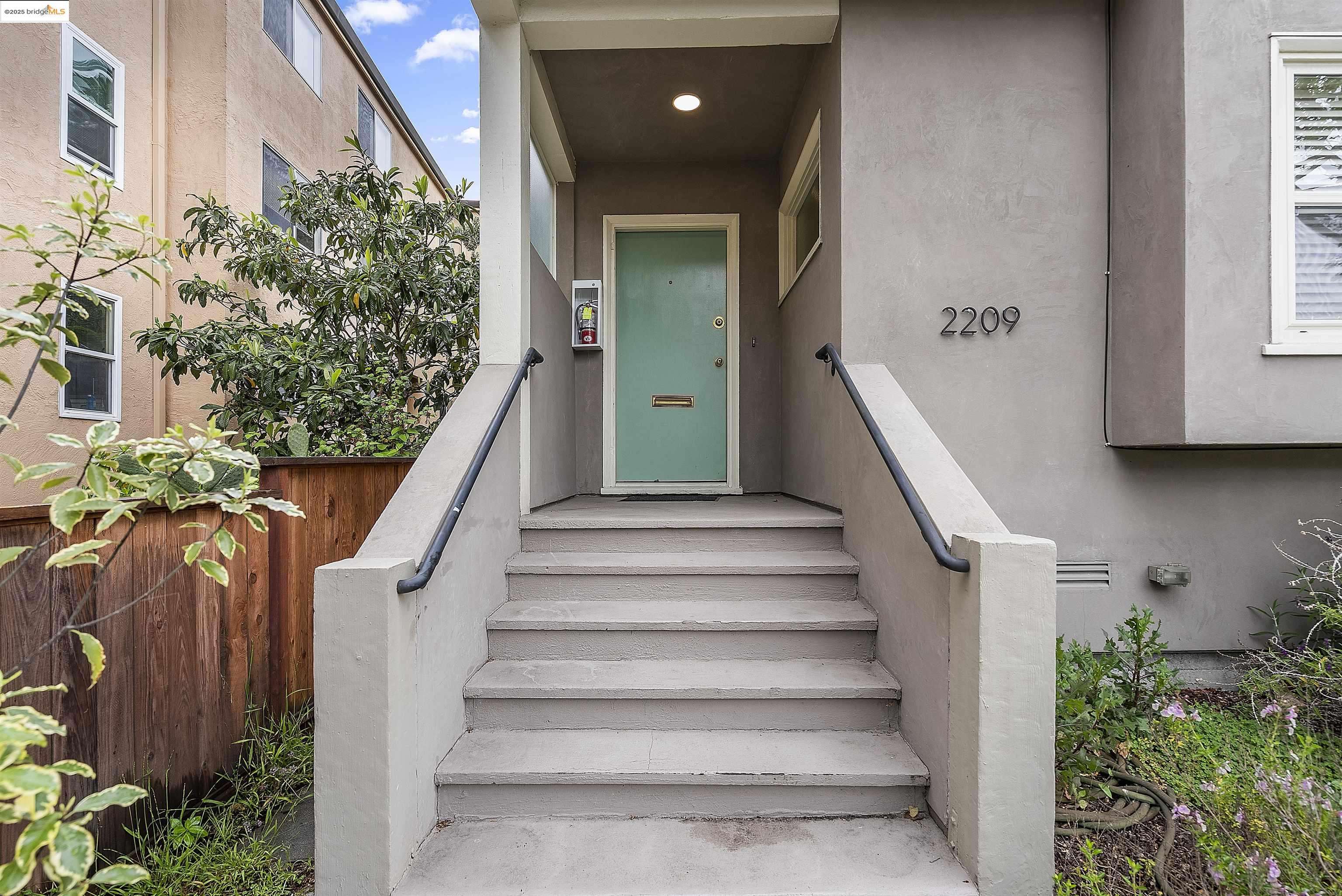 Berkeley, CA 94709,2209 Cedar St