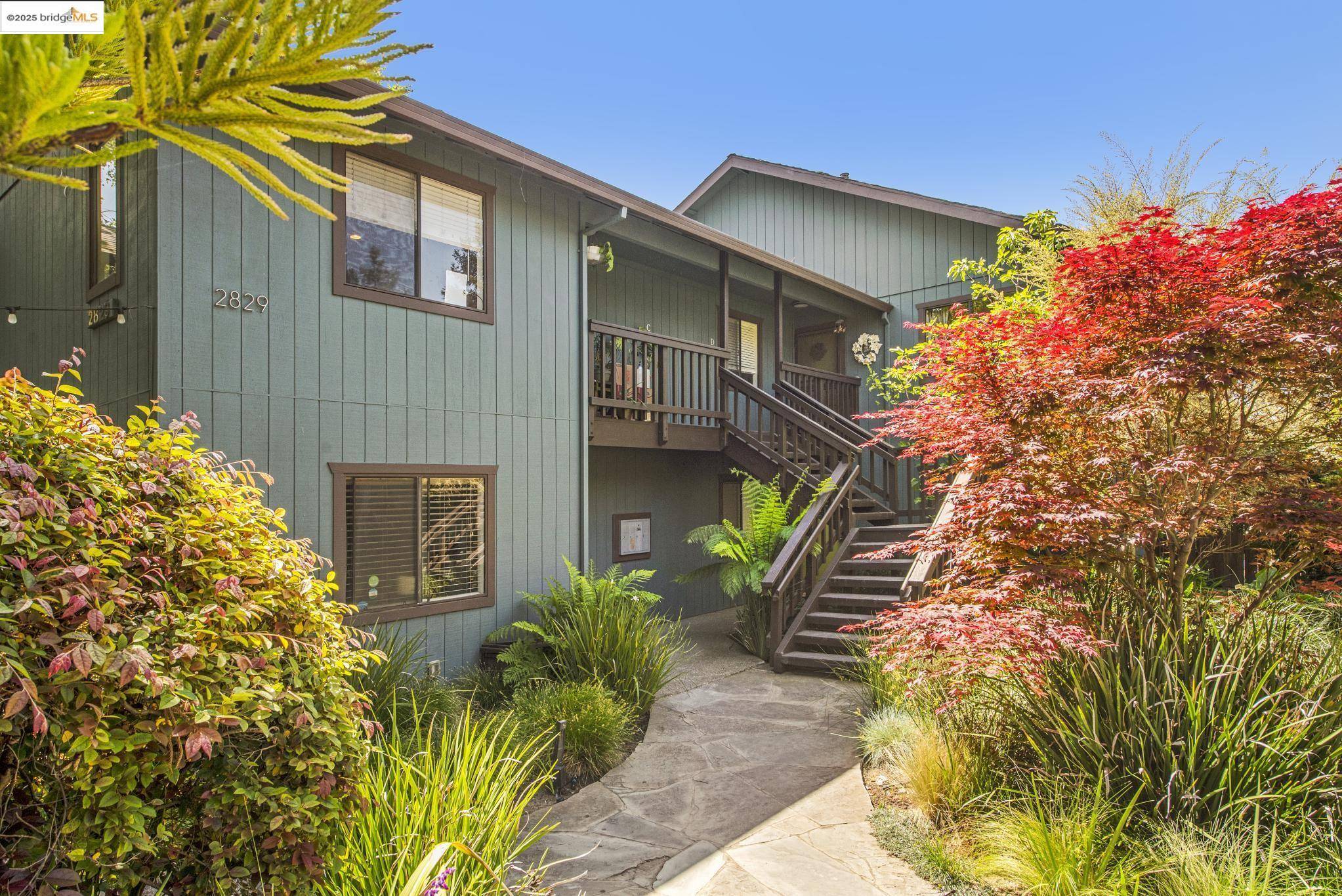 Oakland, CA 94602,2829 Carmel St B