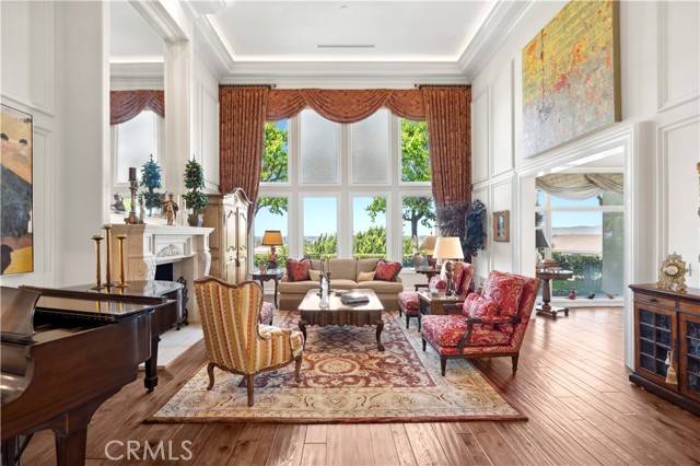 Newport Beach, CA 92660,14 Rue Chantilly