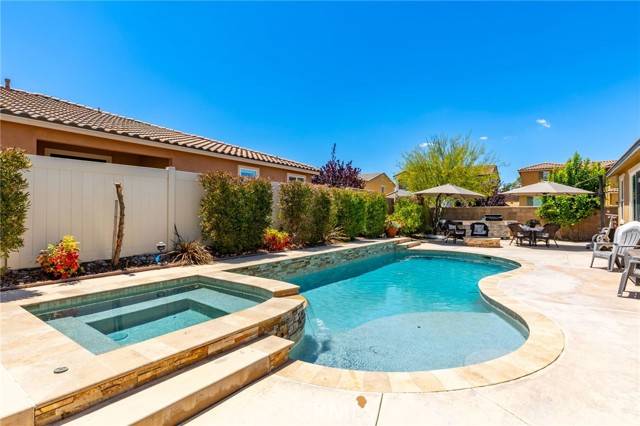 Murrieta, CA 92563,30525 Hawkscrest RD