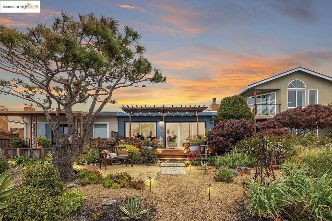 Alameda, CA 94501,2702 Bayview Dr