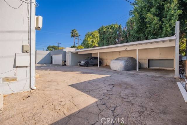 Van Nuys, CA 91411,5654 Kester AVE 4