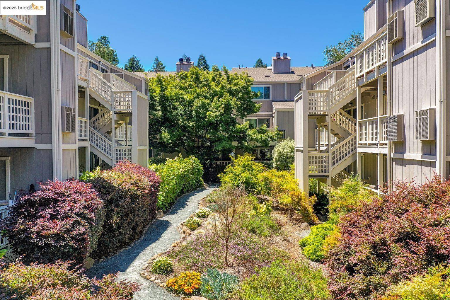 Walnut Creek, CA 94597,2723 Oak Rd J