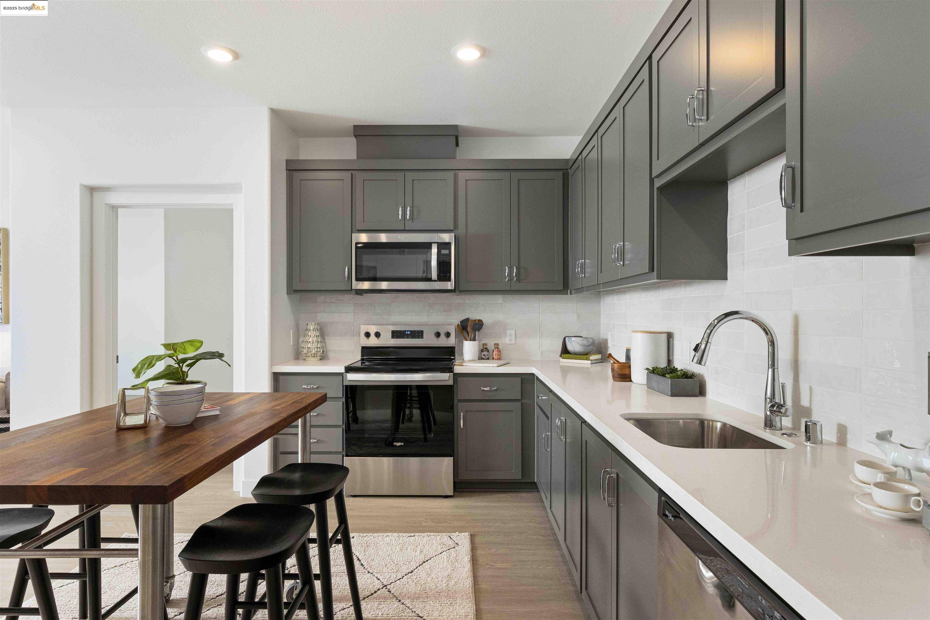 Hayward, CA 94544,500 Somi Ct 214
