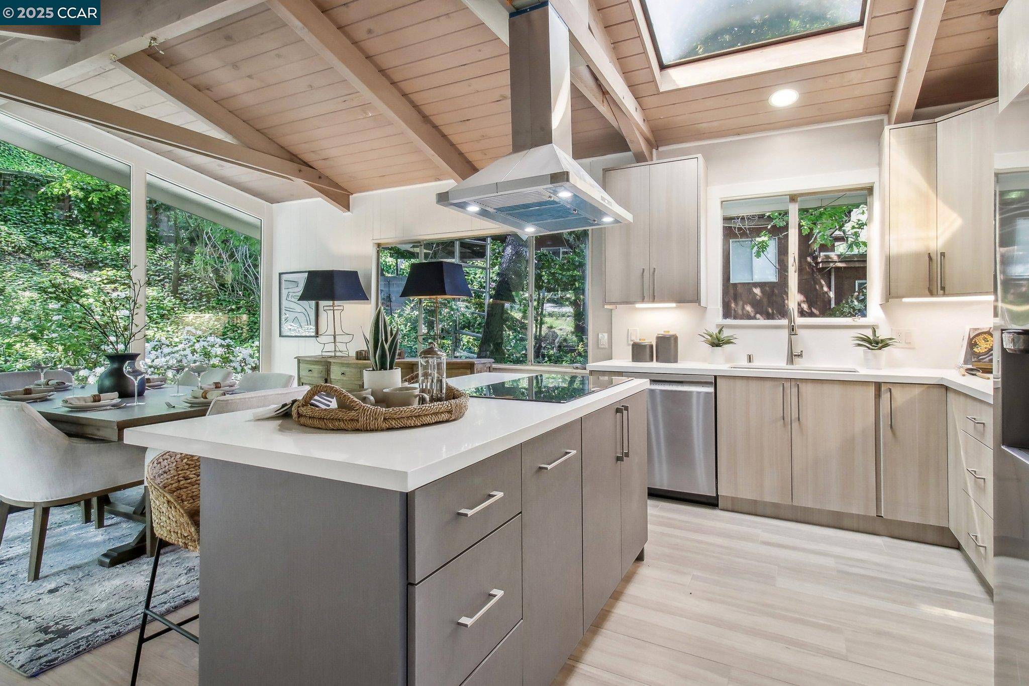 Orinda, CA 94563,30 La Cuesta Rd