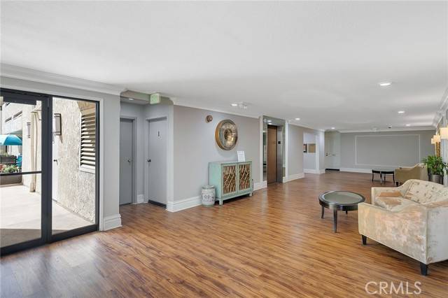 Woodland Hills, CA 91367,21650 Burbank BLD 111