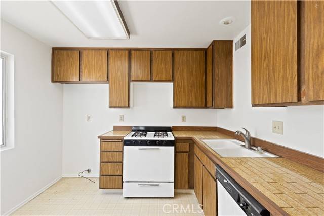 Burbank, CA 91504,9502 Via Salerno
