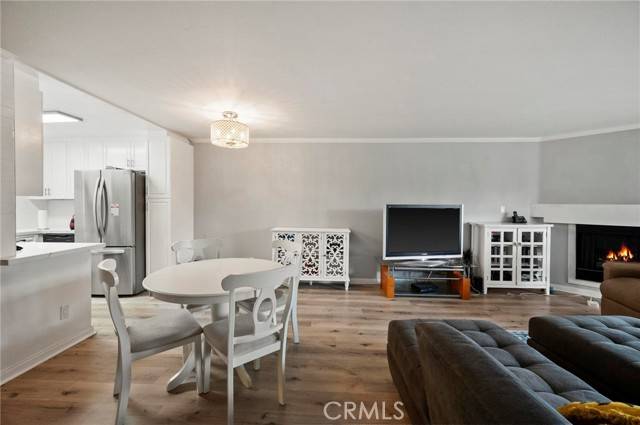 Woodland Hills, CA 91367,21400 Burbank BLD 220