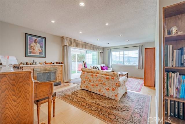 Glendale, CA 91206,770 Foxkirk RD