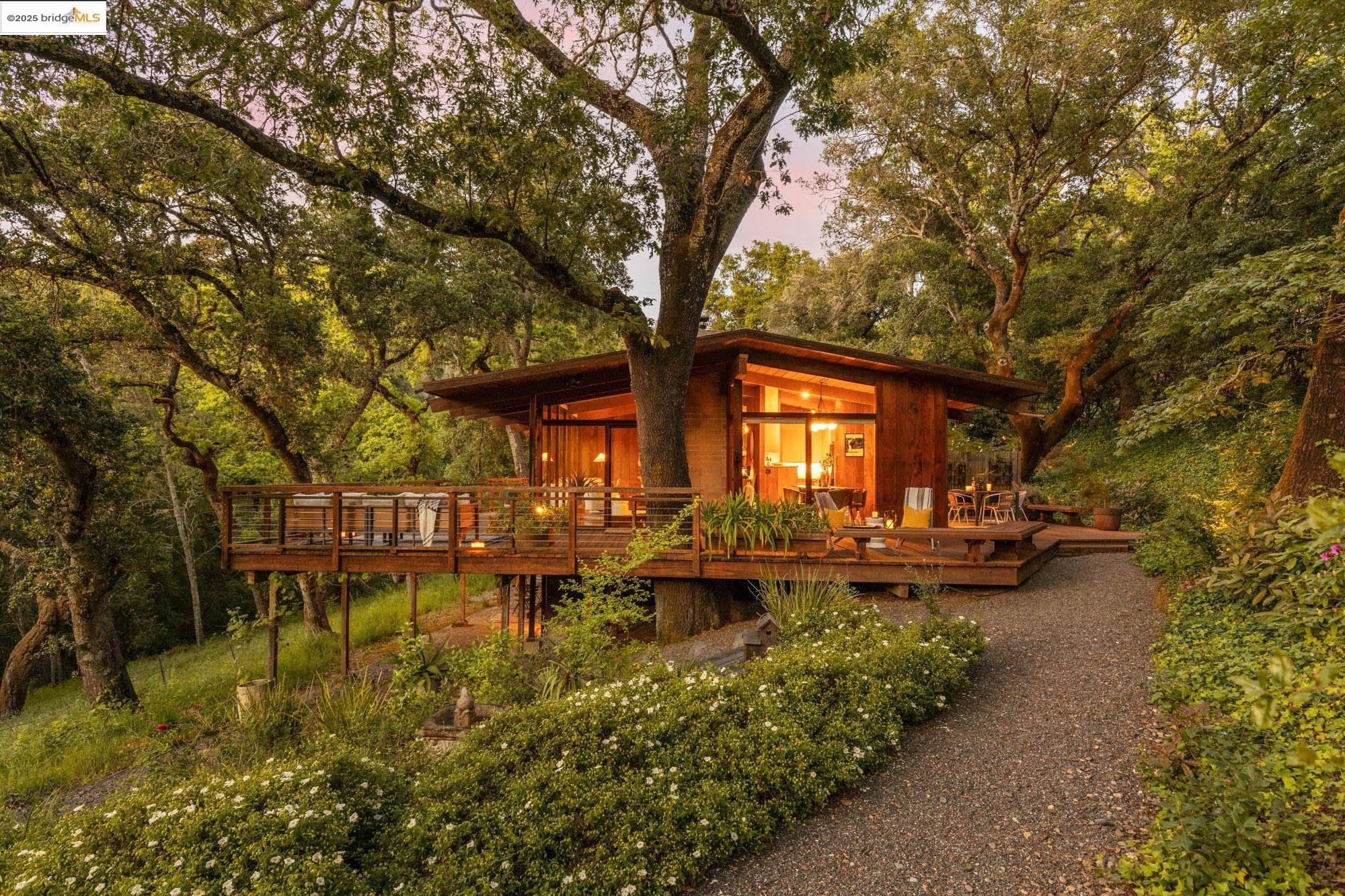 Orinda, CA 94563,1 Kittiwake Rd