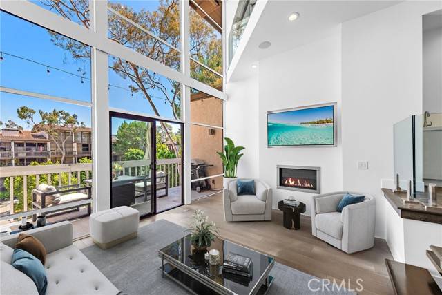 Long Beach, CA 90803,5322 Marina Pacifica DR