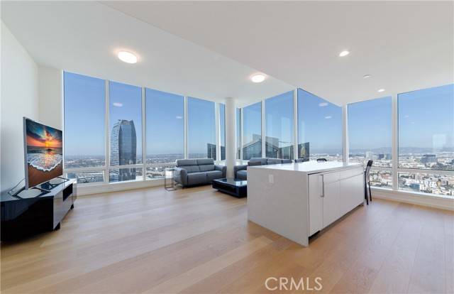 Los Angeles, CA 90017,877 Francisco ST 4211