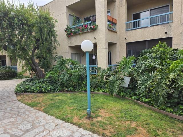 Tarzana, CA 91356,18307 Burbank BLD 7