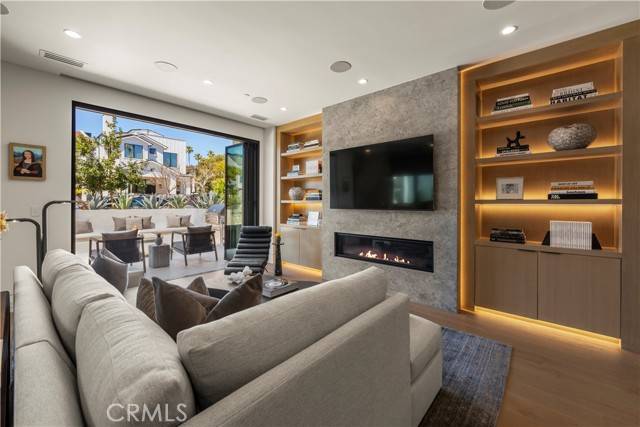 Corona Del Mar, CA 92625,412 Heliotrope AVE