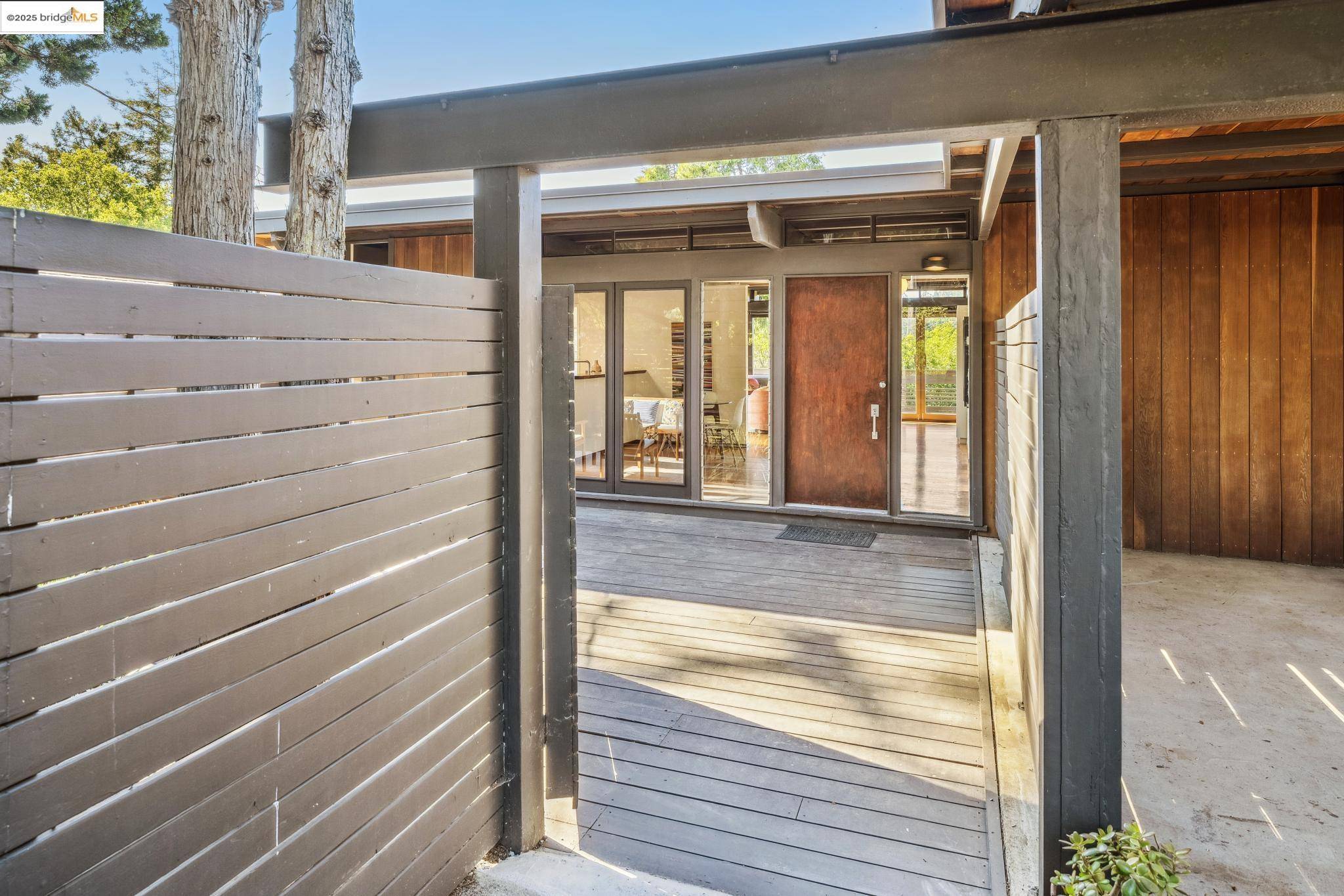 Oakland, CA 94611,5855 Chelton Dr