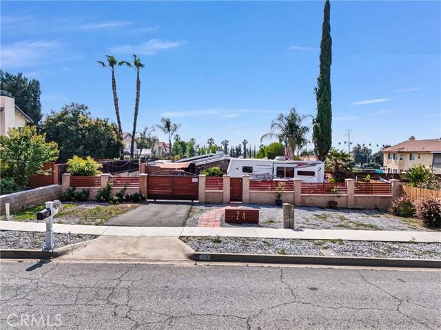 Redlands, CA 92374,24 S La Salle ST