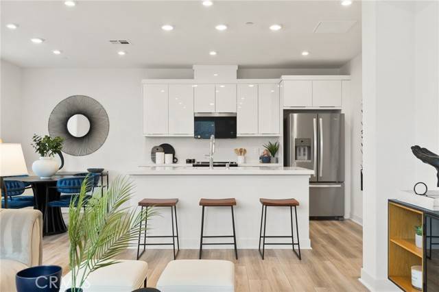 Santa Ana, CA 92705,667 S Lyon ST