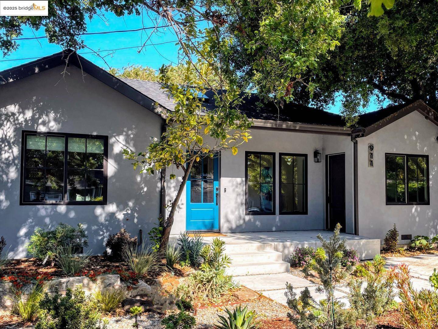 Menlo Park, CA 94025,911 Peggy LN