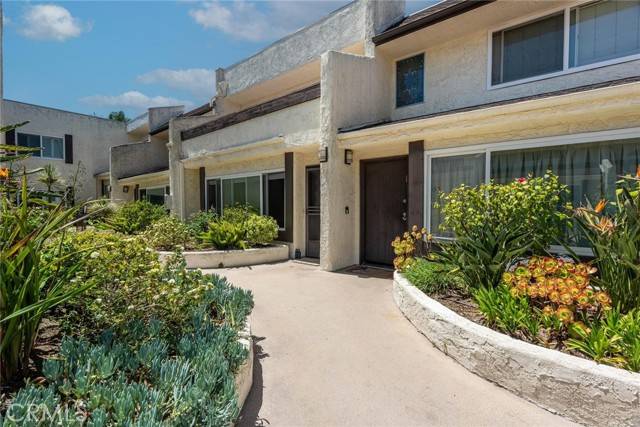 Sherman Oaks, CA 91423,4321 Matilija AVE 14