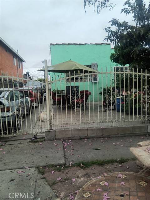 Los Angeles, CA 90003,420 E 103rd ST