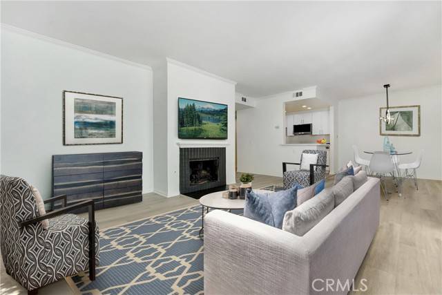North Hollywood, CA 91602,10861 Moorpark ST 203