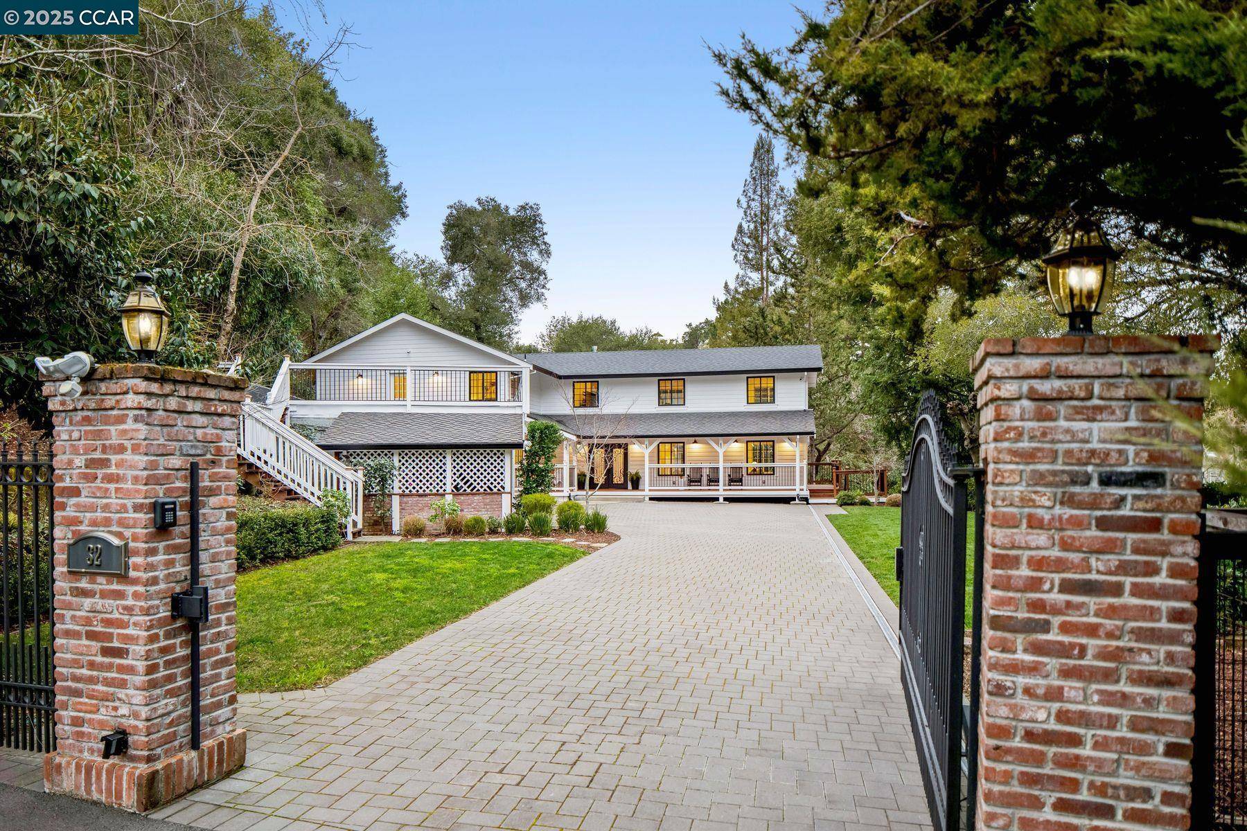 Orinda, CA 94563-3611,32 Greenwood Ct