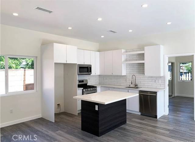 Lake Balboa, CA 91406,17217 kittridge