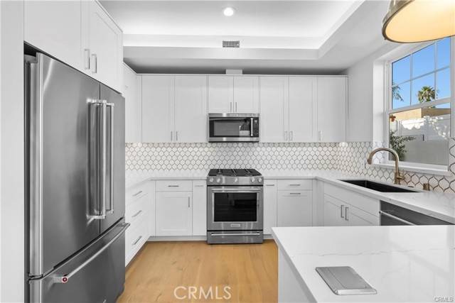 Redondo Beach, CA 90278,2317 Vanderbilt LN C