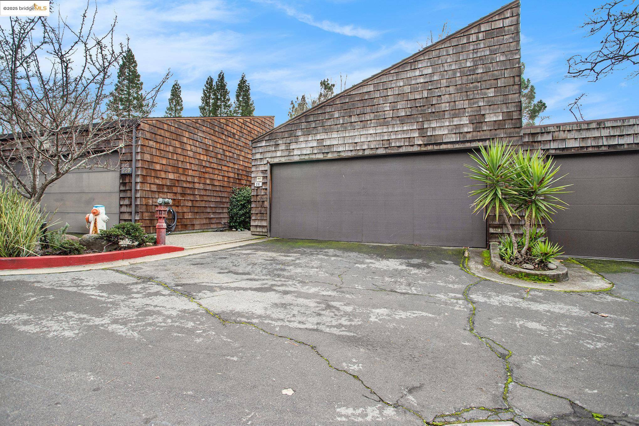 Orinda, CA 94563,218 The Knoll