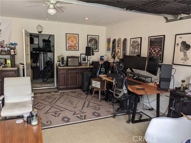 Burbank, CA 91506,527 S Orchard DR