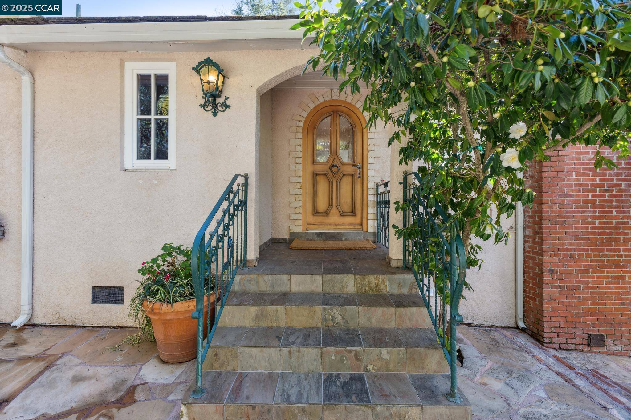 Orinda, CA 94563-1527,40 Las Palomas